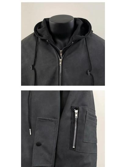 Stilvolle Herren-Kapuzenjacke aus gewaschenem PU-Leder - Robust, Fake-Zweiteiler-Silhouette, Maillard-Farbe.