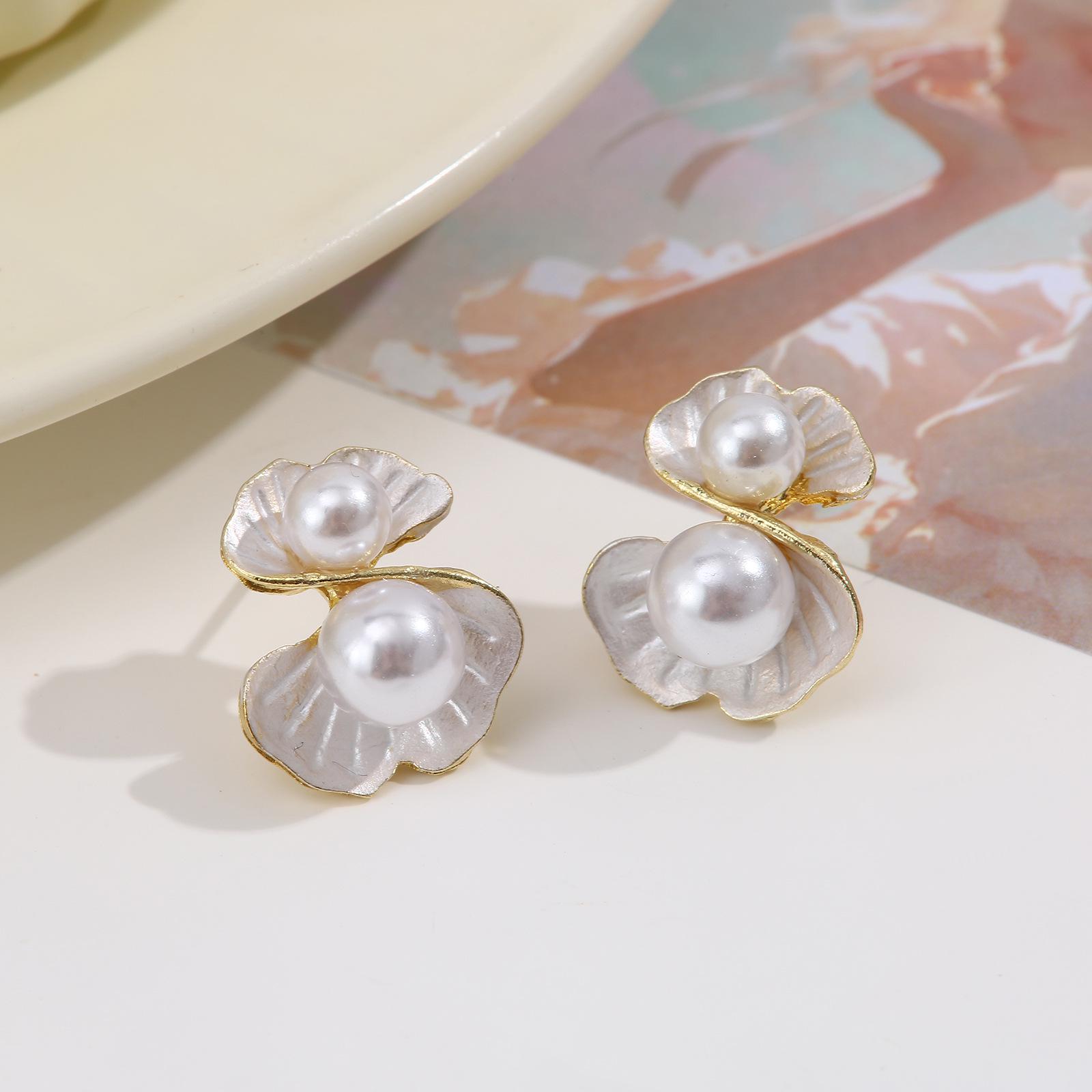 2025 Elegant Pearl Shell Stud Earrings: Unique, Luxurious Women s Jewelry