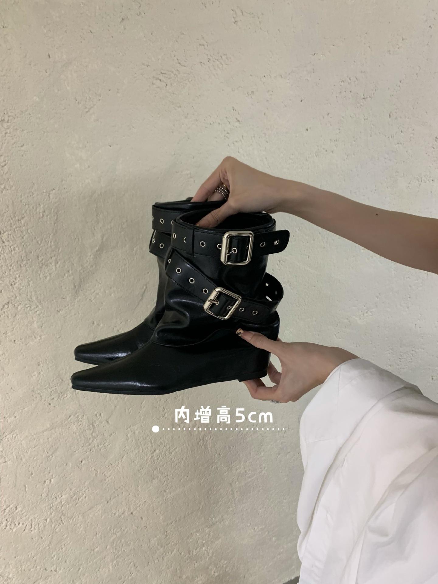 

Inner height-increasing beige belt buckle medium boots women s boots 2025 autumn and winter French pant boots Spice Girls Martin boots 39 чёрный