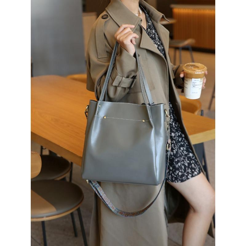 Large Capacity Casual Vertical Leather Tote Bag New Autumn and Winter Fashionable Soft Cowhide Texture Women's Shoulder Bag