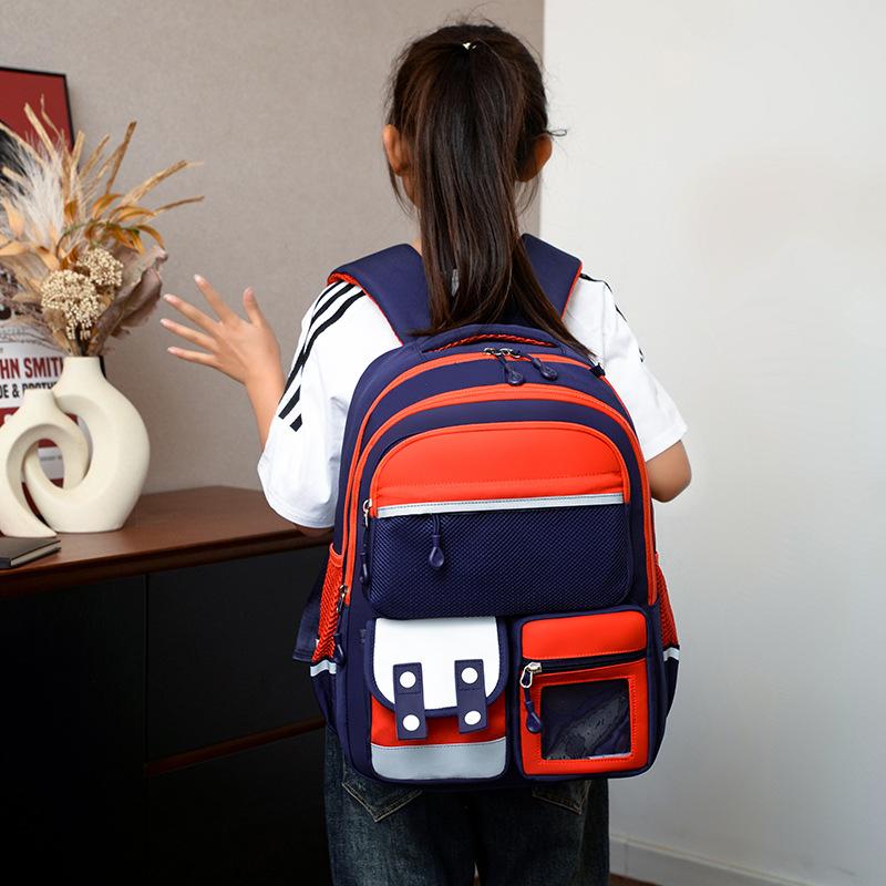 The New Color Matching Schoolbag for Primary School Students In Grades 1-6 Is Lightweight and Heavy-duty