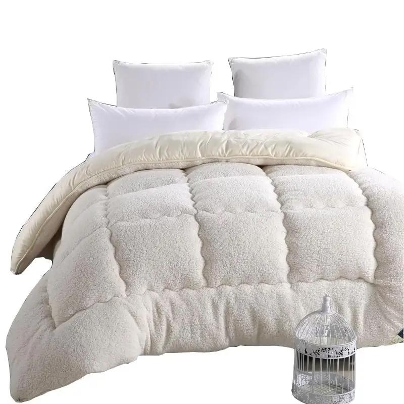 Yiyiai Lamb Fleece Winter Quilt