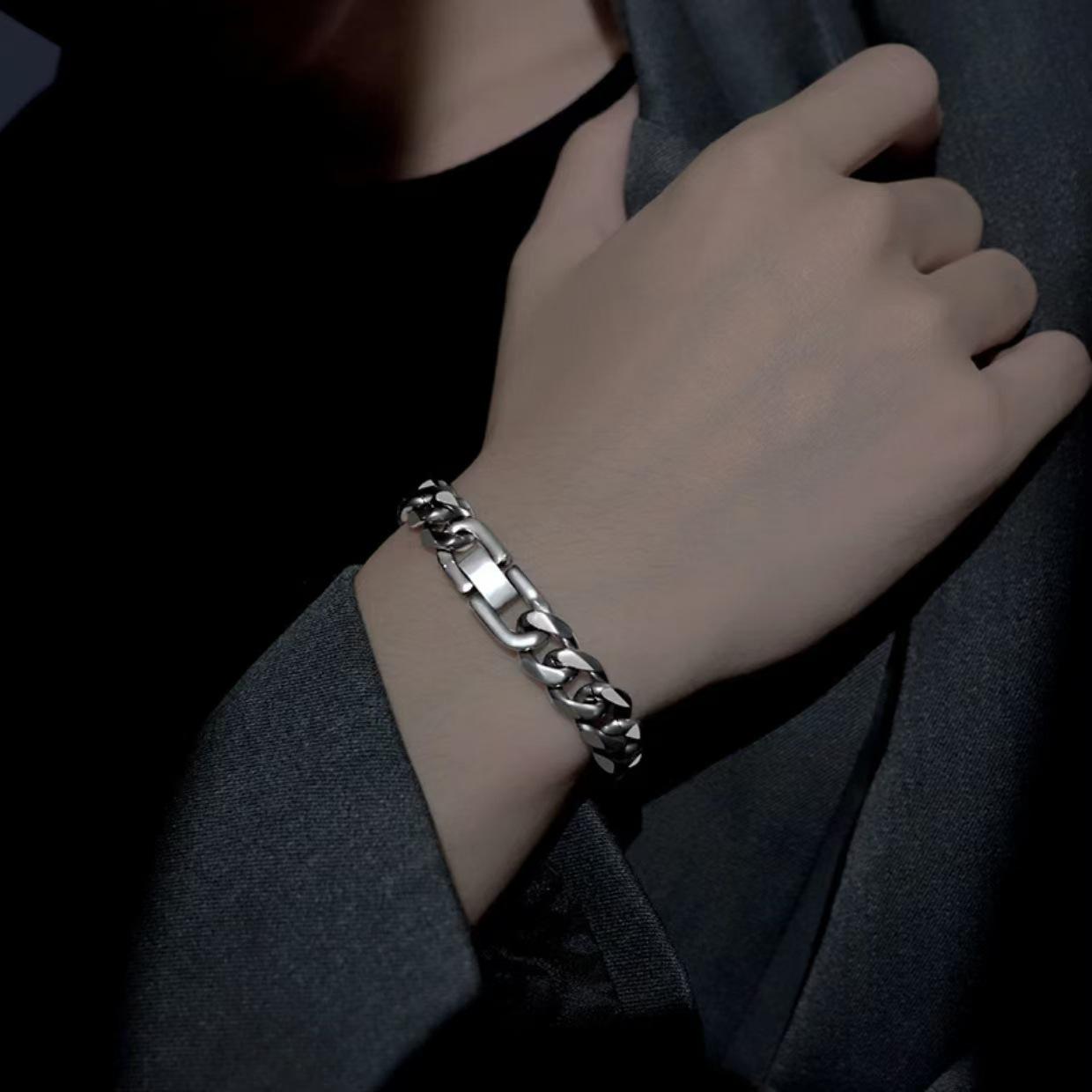 

Men s Trendy Cuban Chain Bracelet: Polished Titanium Steel Buckle Jewelry 8mm