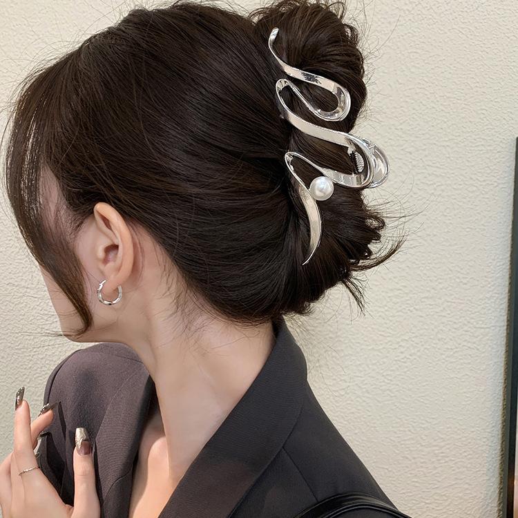 Pearl Wave Grab Clip Niche Design Cold Wind Premium Feeling Hair Clip Headdress Back of the Head Plate Hair Metal Shark Clip
