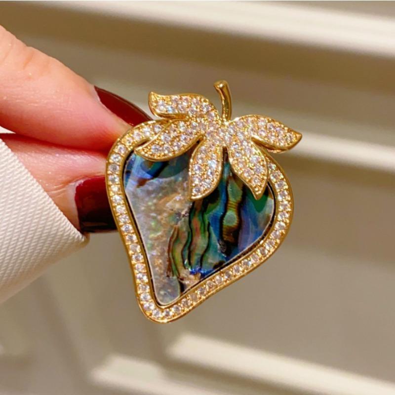 

Super Beautiful Natural Color Aesthetic Internet Celebrity, a Strawberry Brooch 3*3cm