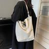 Shoulder bag Girls fashion sense Large capacity simple commuter messenger bag Student leisure niche portable tote bag