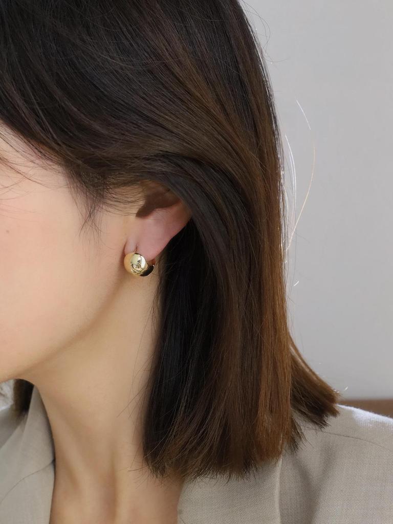 3D White Enamel Ball Earrings: Korean Style, High-End Feel, Niche Design for Women.