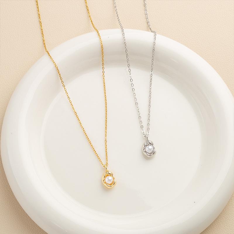 French Retro Pearl Necklace for Women - Winter Fashion Sweater Chain & Clavicle Chain.