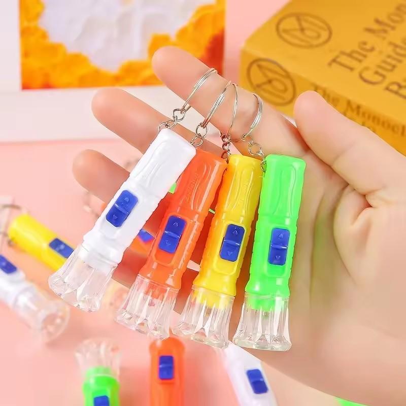 

12 шт. Мини Детский Светодиодный Фонарик Лампа Игрушка для Детей Подарки для Вечеринки по Случаю Дня Рождения Наполнители для Пиньяты Подарок в Пакет для Сладостей 12pcs