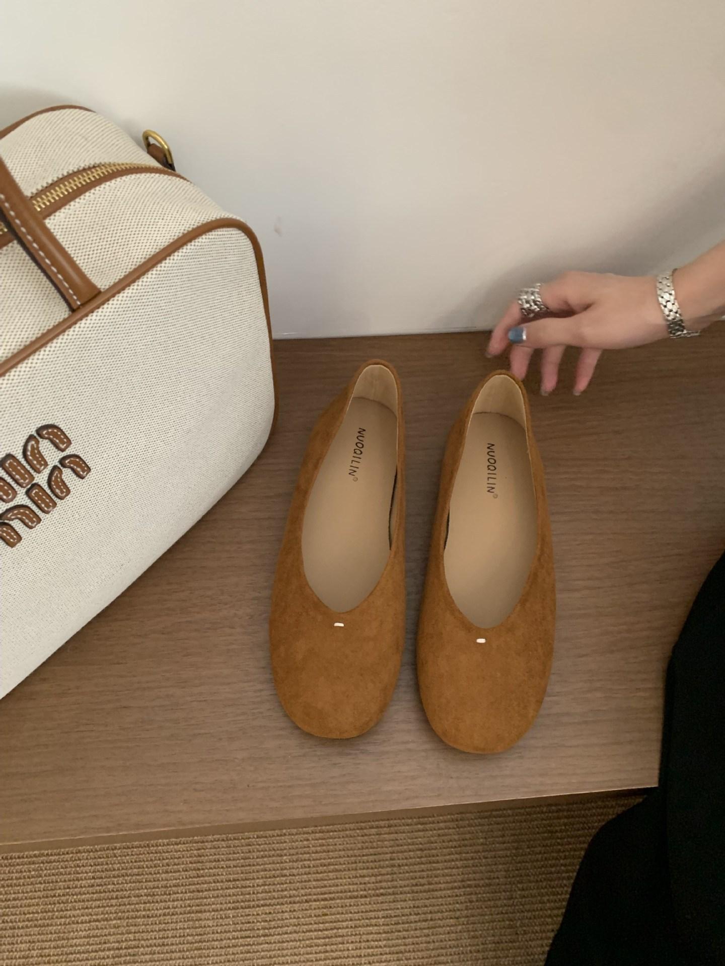 

Flat-bottomed French gentle evening shoes women s shoes 2025 new spring soft-soled soft-faced grandma shoes with skirts single shoes 39 коричневый