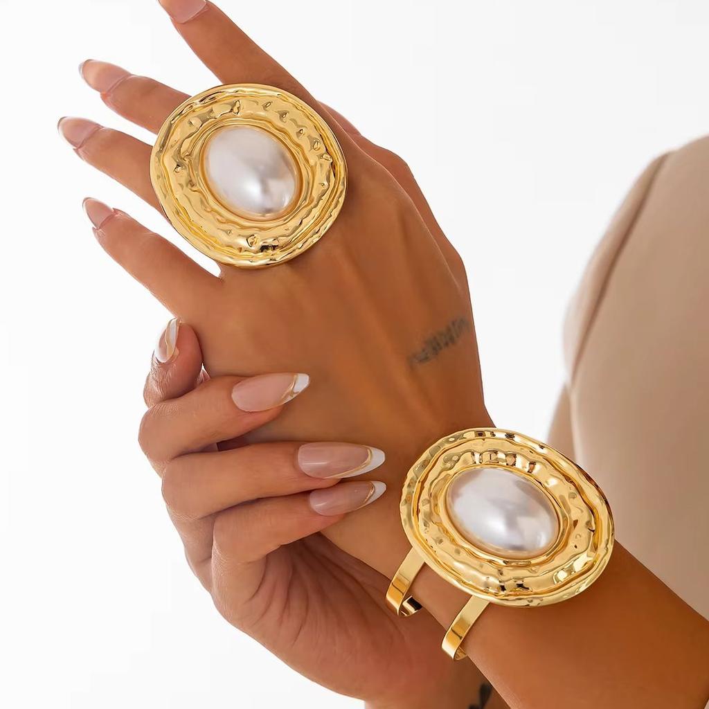 Ingemark 2Pcs/Set Exaggerated Circle Chunky Adjustable Open Cuff Bangles Imitation Pearl Rings for Women Grunge Jewelry Set Gift