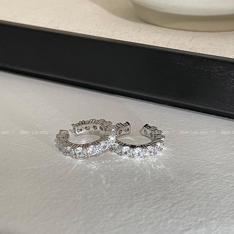 Elegant Zirconia Ear Cuff: No Piercing Needed, 2026 Trendy Design, Luxurious Women's High-End Jewelry