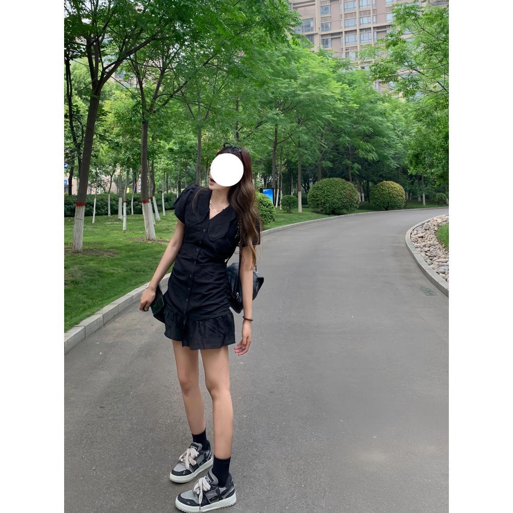 Fashion is not picky, small black dress with ruffle edge and thin black dress, fishtail skirt, short skirt, new.