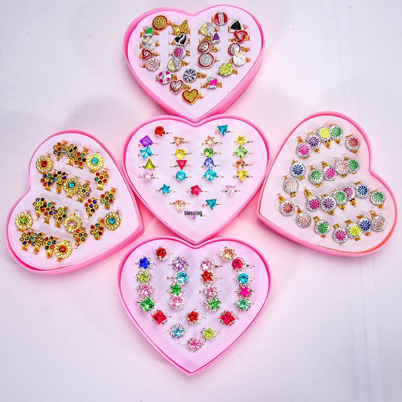 Children's Adjustable Rhinestone Alloy Ring Set In Heart-Shaped Box