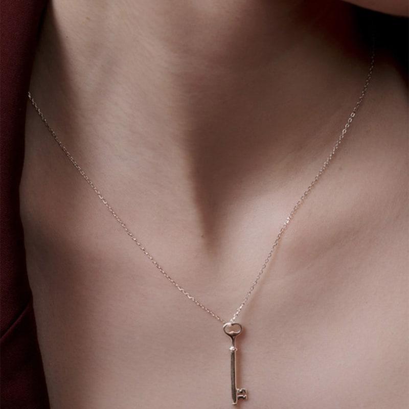 TOU SS016 Antique Key Necklace