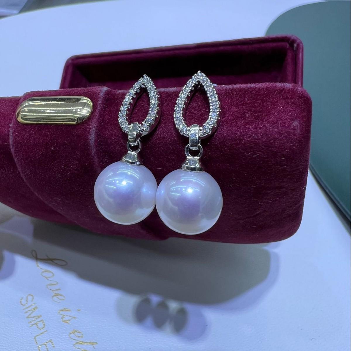 S925 Silver Teardrop Pearl Diamond Circle Earrings for Women - Luxurious Stud Design Near Round белый