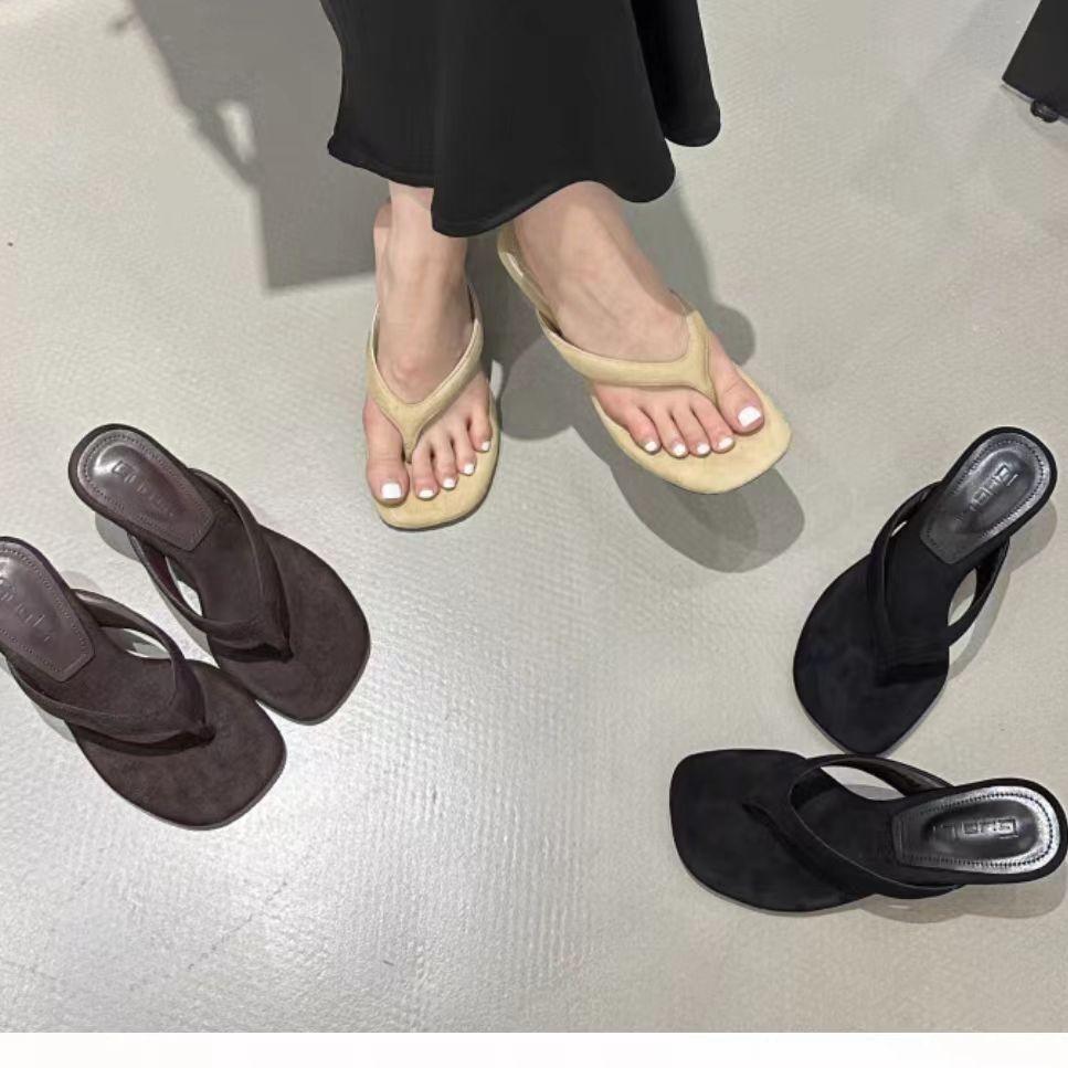 In the Summer of 2025, the New Round-headed Toe Slope High-heeled Leopard Print Lazy Half-drag Wears Open-toed Women's Cool Slippers.