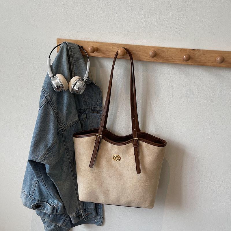 

Retro bag women s large capacity 2025 autumn new foreign style simple shoulder bag casual fashion commuter tote bag