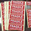 300 Stück 76 x 25 mm FRAGILE HANDLE WITH CARE Selbstklebender Versandsicherheitsetikettenaufkleber Paketschutz Erinnerungspapieranhänger