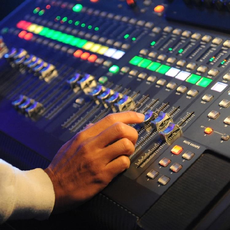 MIC-1000 Headphone Amplifier Delivering 1000 Times Amplification Feature 3.5mm Recording Port with Connection Cable