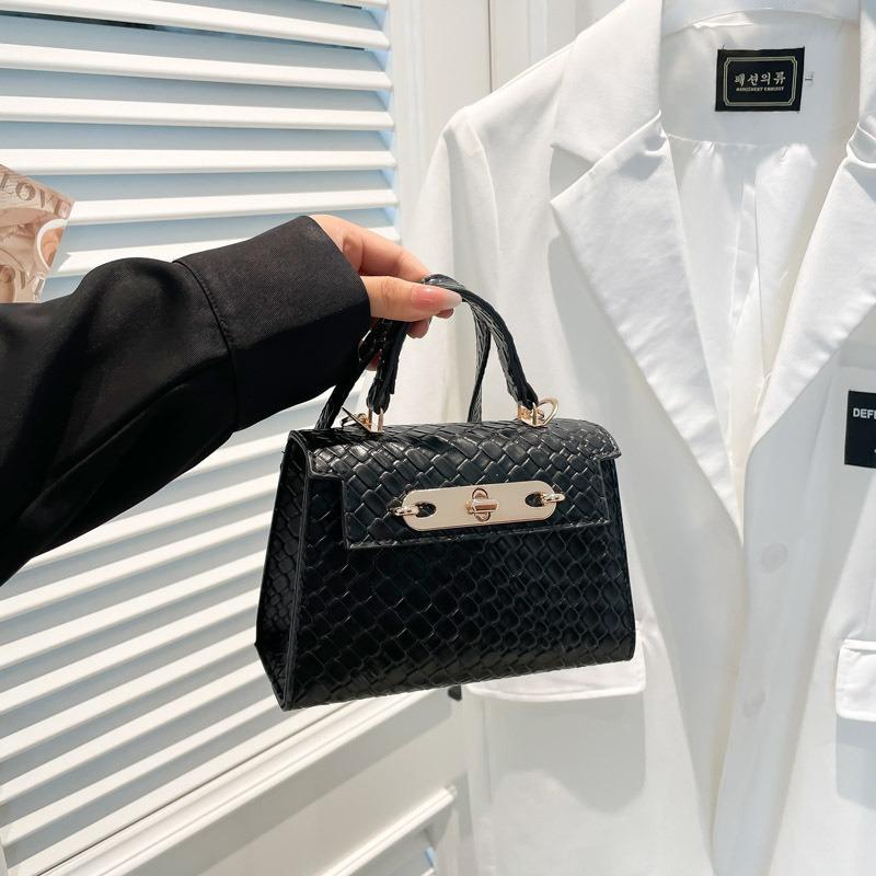 Bag women's summer new fashion women's bag messenger bag high sense versatile light luxury commuter bag