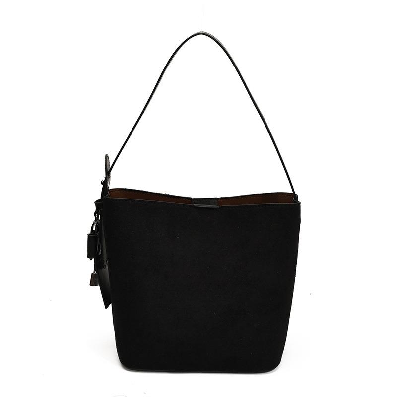 Hot-selling fashionable large-capacity retro women's bags, new shoulder bags, simple crossbody bucket bags, underarm bags.