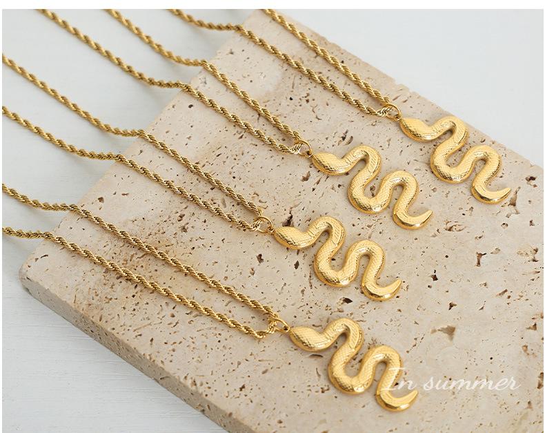 18K Gold Empress Dowager Snake Pendant Necklace, Titanium Steel Twisted Chain, Hip Hop Collarbone Jewelry.