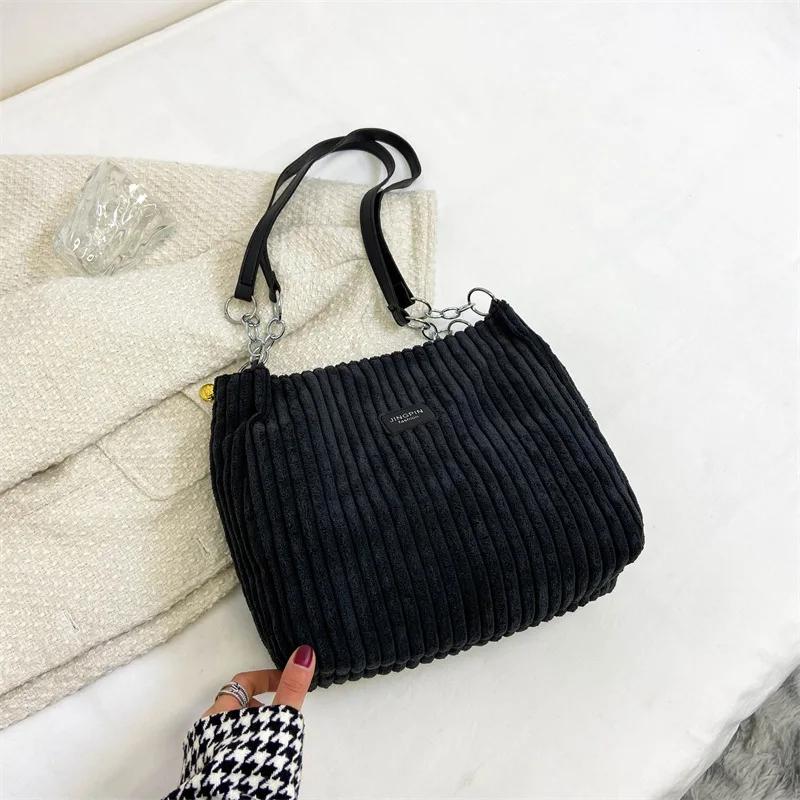 Samt-Schultertasche mit großem Fassungsvermögen für Damen Modische Tasche Monochromatisch Vielseitig Wechsler Luxus Brandneu