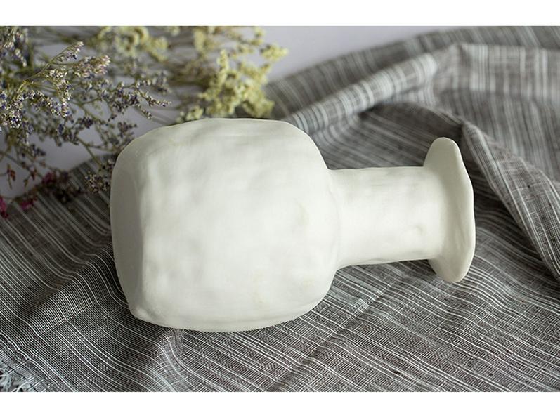 White Ceramic Vase with Dried Baby's Breath for Living Room or Dining Table Decoration