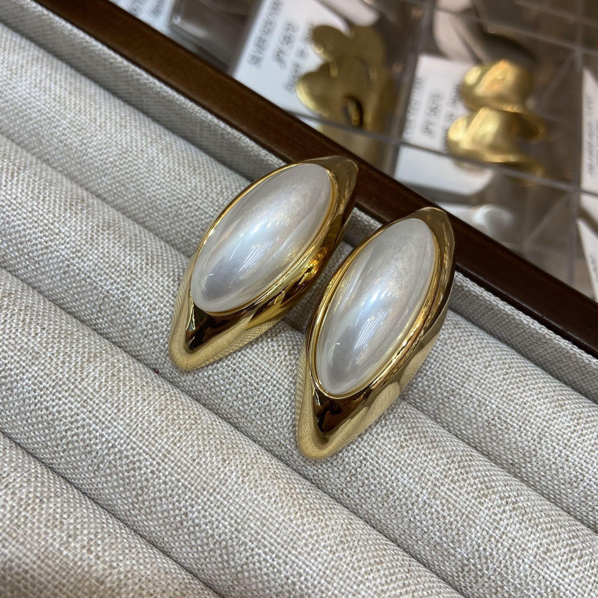 

Retro Water Drop Unique Earrings Women S Light Luxury High-End Oval Stud Earrings Temperament Earrings