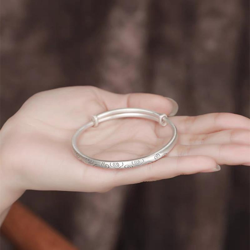 New Xiangyun retro push-pull simple fashion female youthful temperament solid matte bracelet for girlfriend and mother gift