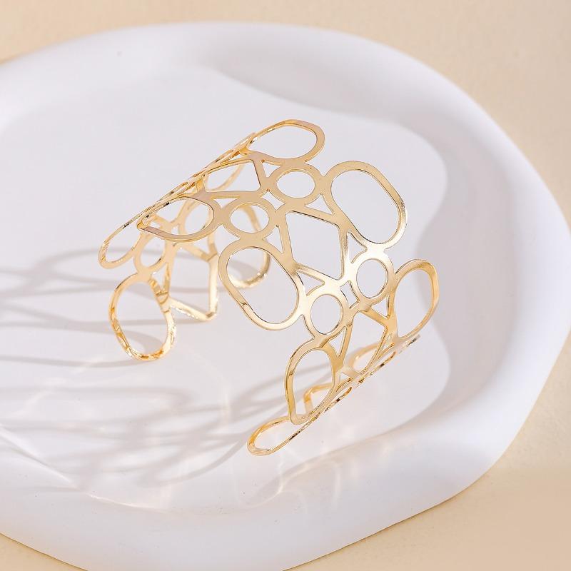 Hollow Bracelet Jewelry Personalized Glossy Alloy Bracelet Advanced Sense Wide Face Geometric Bracelet Women