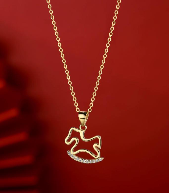 Деревянная лошадка-качалка с подвеской Года Лошади: Изысканный регулируемый чокер Осень/Зима для женщин