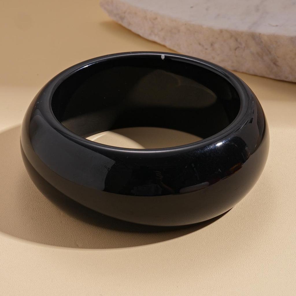 Unique Retro Resin Bracelet: Personalized Fashion Jewelry for Women