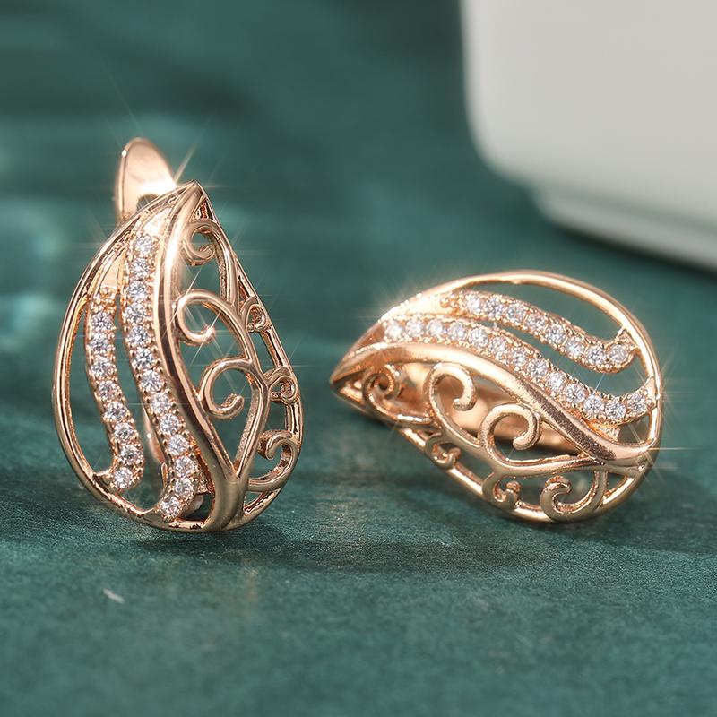 Exquisite Inlaid Synthetic Zirconia Hollowed-out Hoop Earrings Women's Elegant Golden Plated Banquet Jewelry Accessories