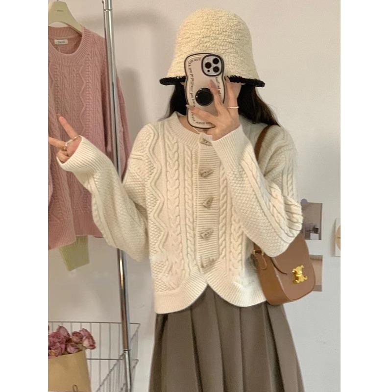 Small Fresh Horn Buckle Twist Knitted Cardigan Sweater Women's Autumn New Design Sense Chic Niche Top