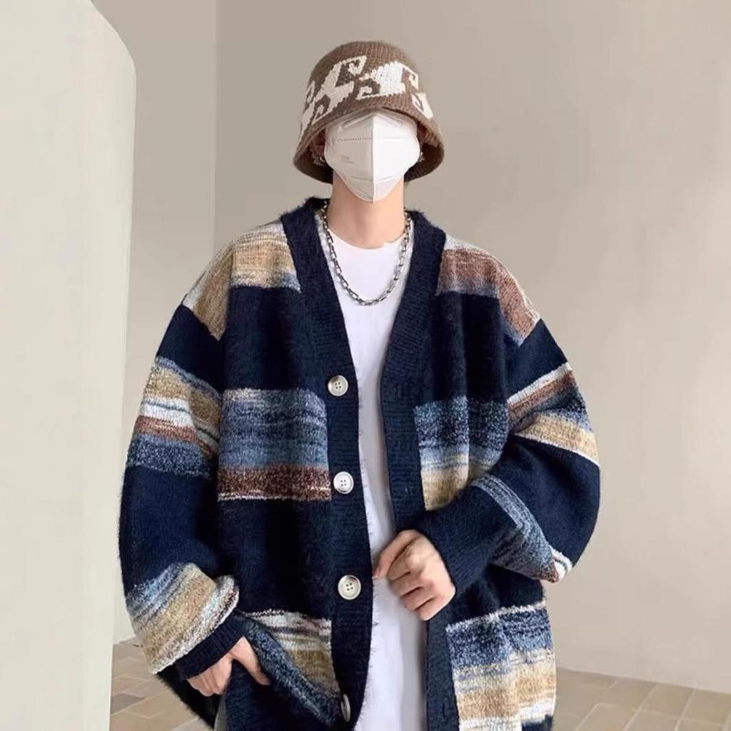 Cardigan Tricotat pentru Bărbați Retro cu Dungi și Blocuri de Culoare - Jachetă Tricotată de Toamnă/Iarnă pentru un Aspect Confortabil și Elegant