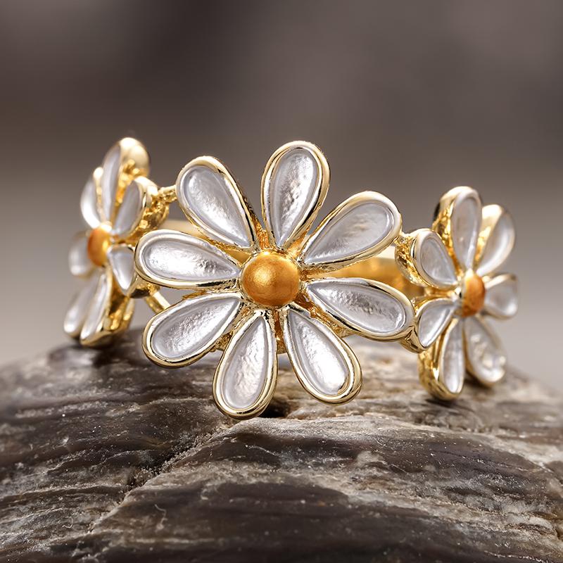 Daisy Flower Ring for Women Aesthetic Party Gold Color Finger Accessories White Enamel Fresh Style Daily Holiday Jewelry