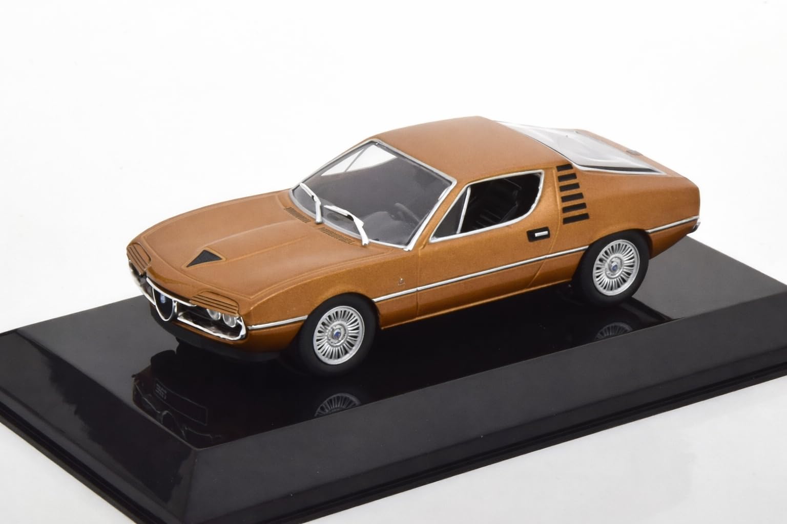 

Alfa Romeo diecast model car Montreal 1970 1/43 (Brown Metallic)