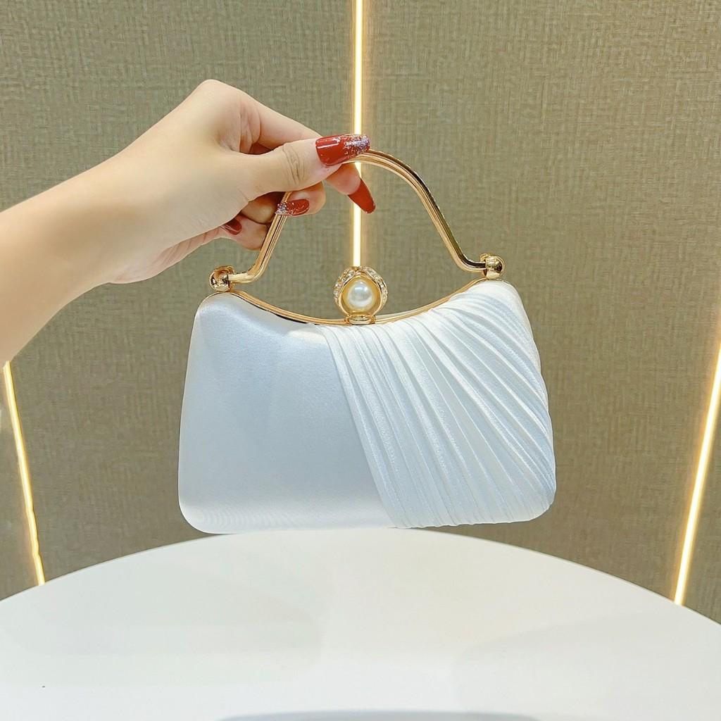 Traditional Chinese Style Bridal Handbag With Polyester Fabric And Lock Closure For Wedding And Daily Use
