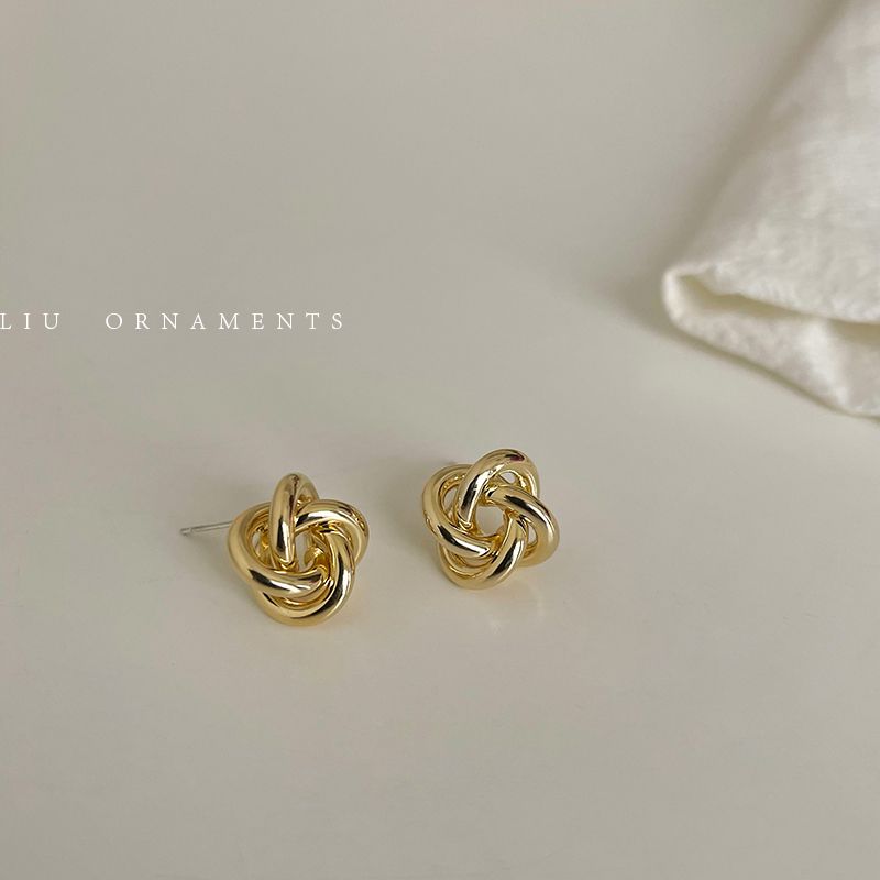 

Small and Exquisite Best Selling Stylish Design Cable Stitch Female Earrings Gold-Silver Needle