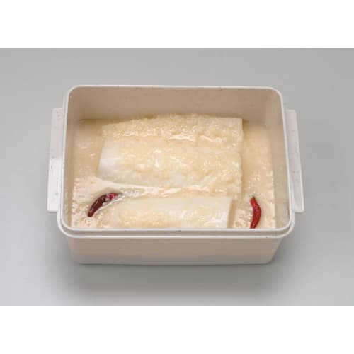 Skater (MTH1) White Rice Bran Pickle Container, Made in Japan, with Water Drainer, for Bettara Pickles, Miso Pickles, and Refrigerator Storage
