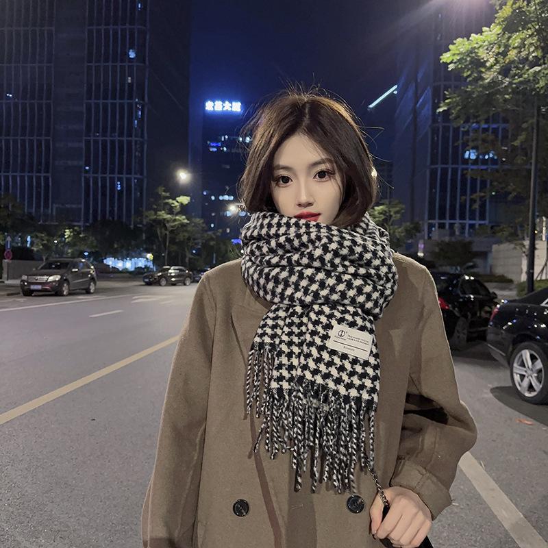 Herbst und Winter kontrastfarbiger Karoschal Damen Winter weiche Baumwolle bequem warm Student gestrickter langer Schal mit Fransen Trend