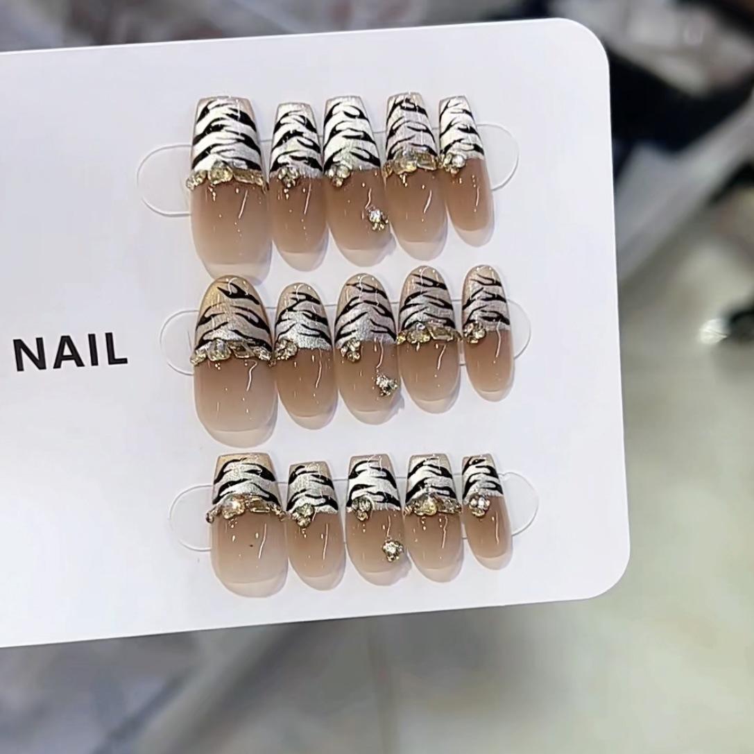 

Чисто ручная работа Фототерапия Носимый Ноготь Кончик пальца Леопардовый принт Готовое изделие Многоразовая наклейка для нейл-арта large L