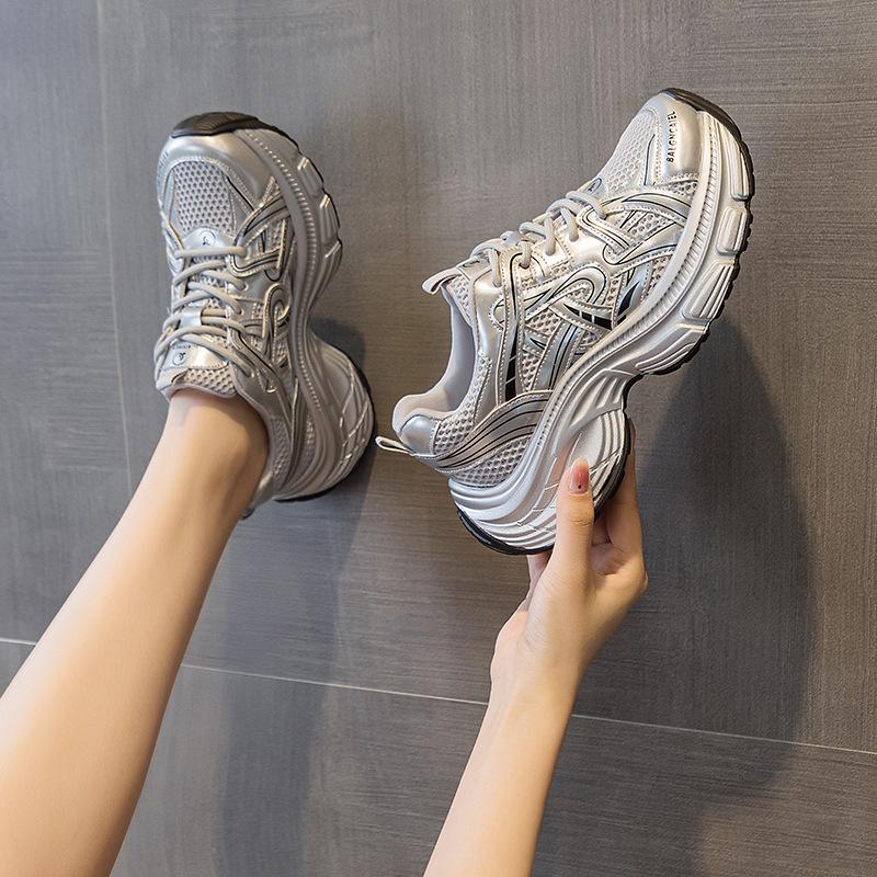 Dad shoes girl 2025 autumn new Internet celebrity with the same lightweight thick sole heightening sports casual fashion versatile women's shoes