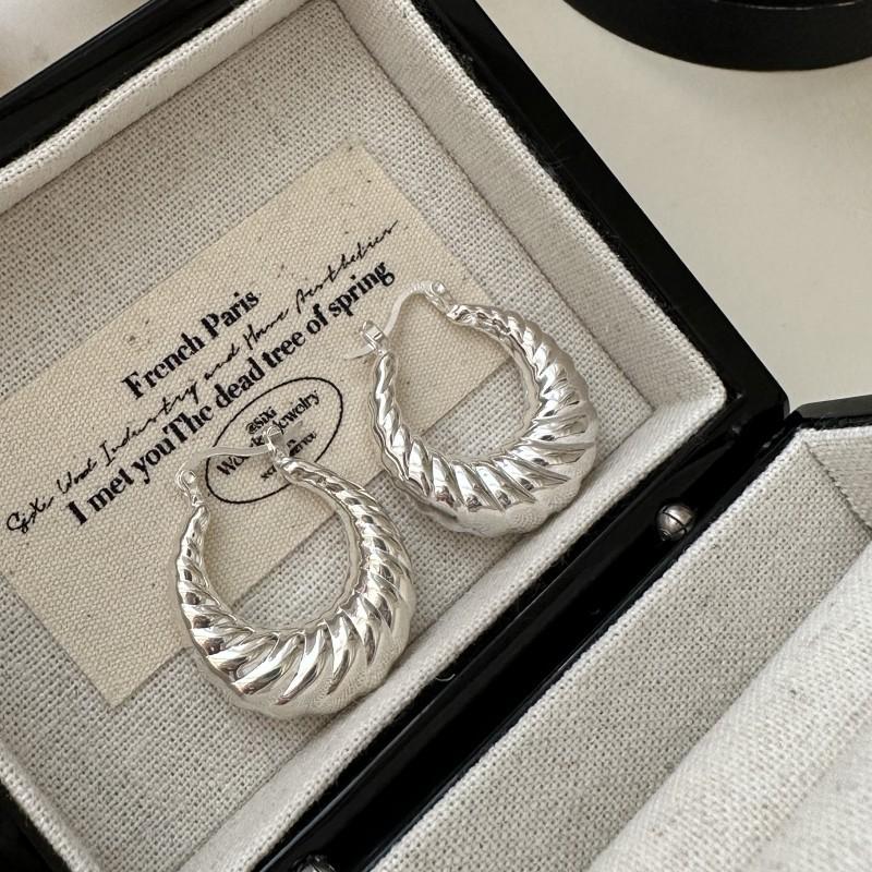 S925 Sterling Silver Niche Design Sense Croissant Hollow Ear Buckle Korean Style Retro Earrings 925 silver