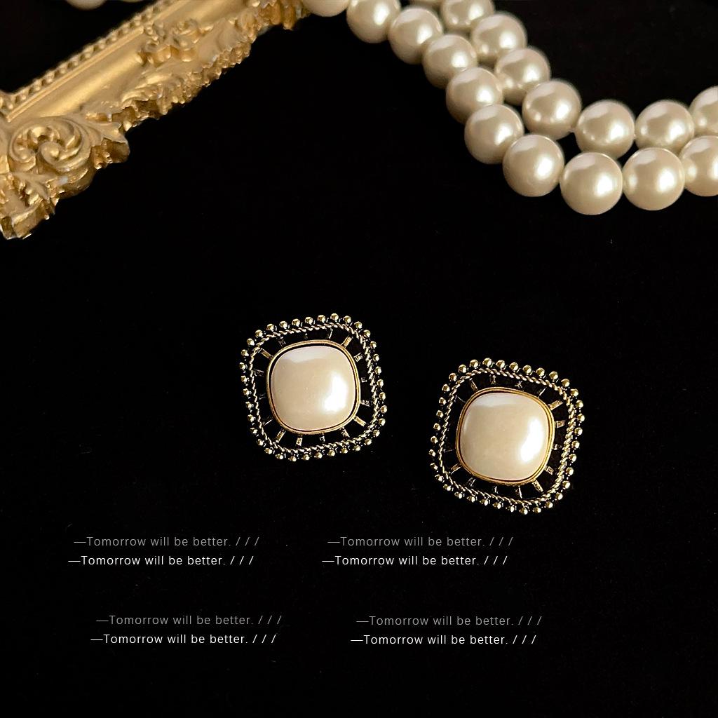 Mid-Century Vintage Stud Earrings: Trendy Literary Style in Light Luxury Fashion