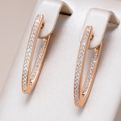 Roségoldfarbene V-Form Creolen für Damen Mode Natürliche Zirkon Accessoires Hohe Qualität Alltagsschmuck