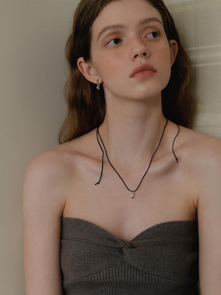 Leeenoir Mini Flow Initial String Necklace (Black)