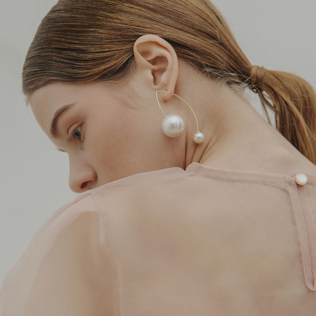 Zoena Pearl Curved Earrings